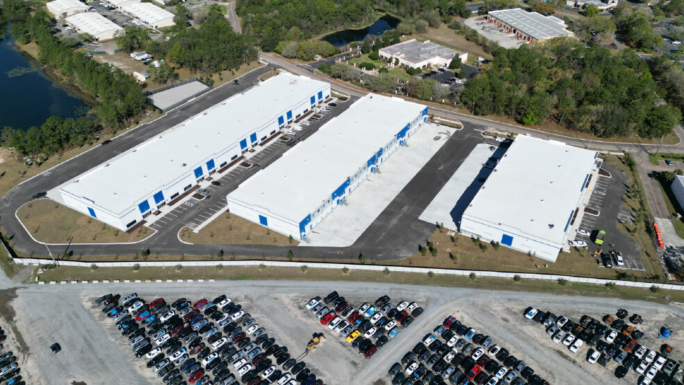 440 Dundas Dr, Jacksonville, FL for lease - Building Photo - Image 3 of 5