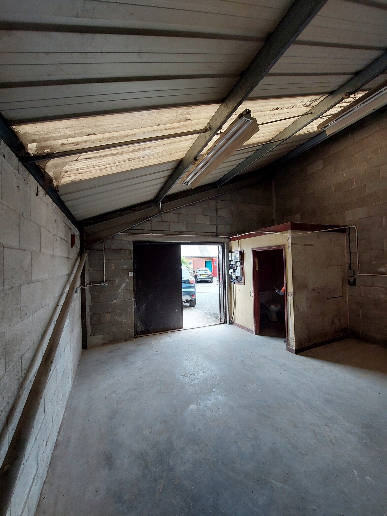 Maes-Y-Clawdd, Oswestry for lease Interior Photo- Image 1 of 2