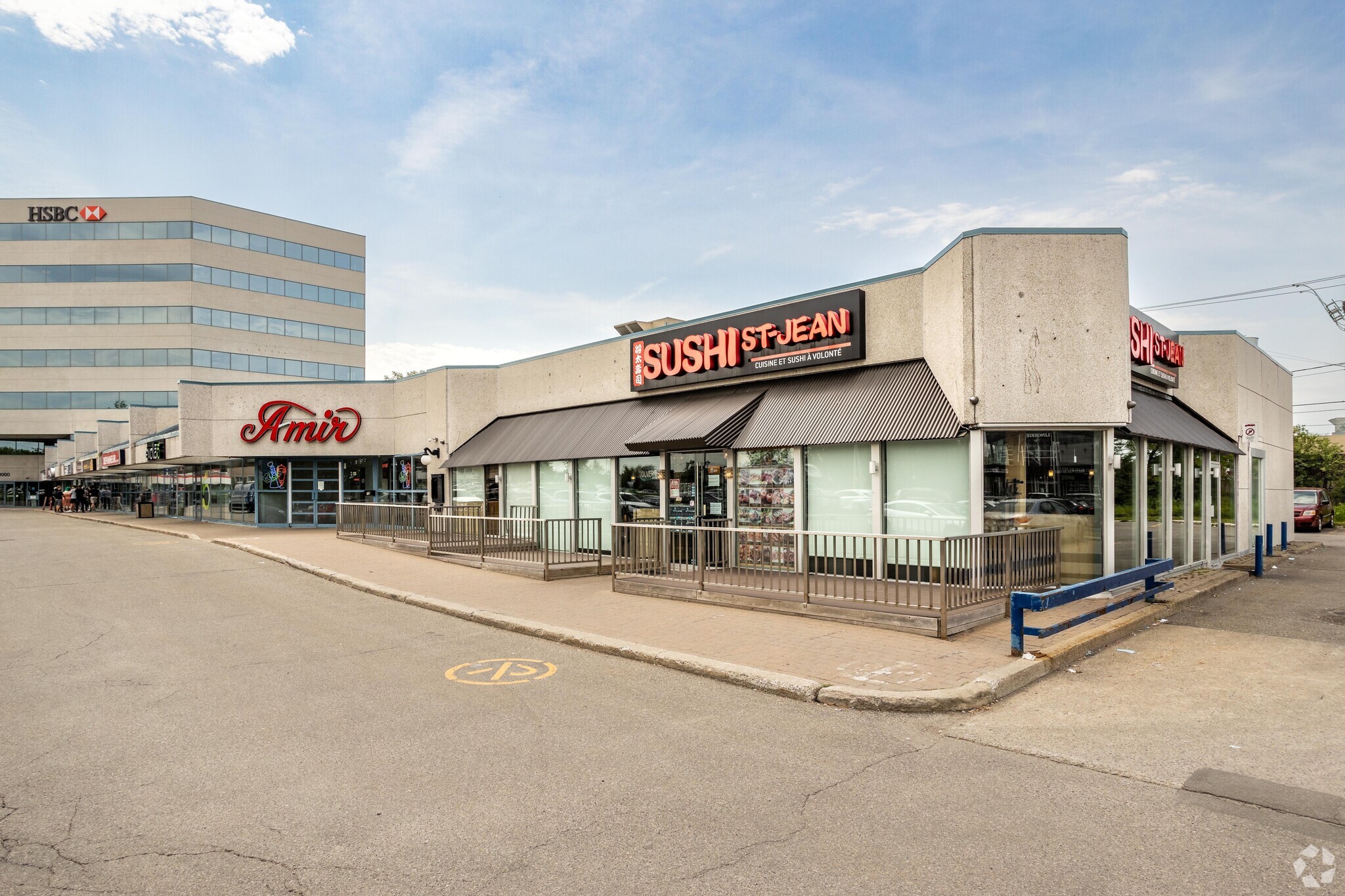 1000 Boul Saint-Jean, Pointe-claire, QC for lease Primary Photo- Image 1 of 5