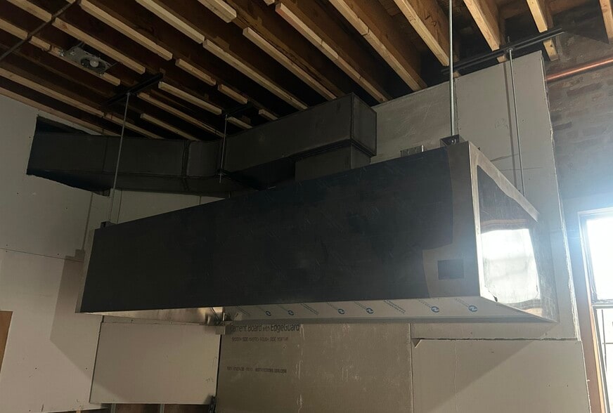 485 N Milwaukee Ave, Chicago, IL for lease - Interior Photo - Image 3 of 8