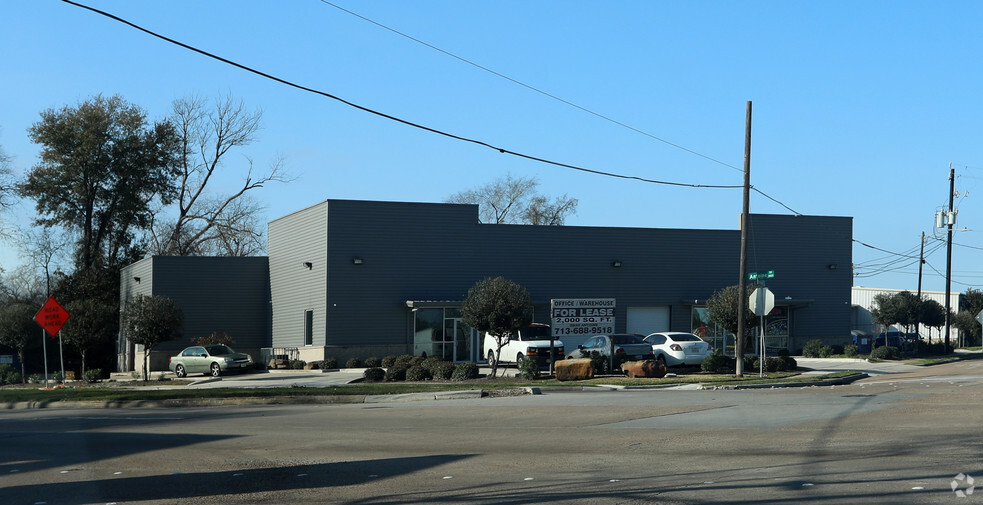 2835 Antoine Dr, Houston, TX for lease - Building Photo - Image 1 of 2