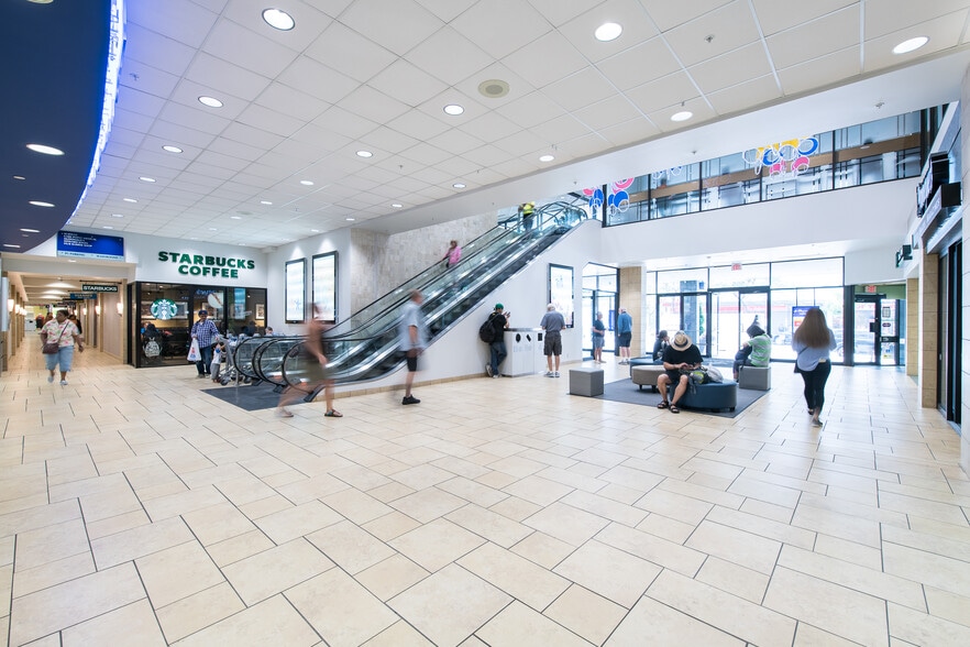 555 Sixth St, New Westminster, BC for lease - Interior Photo - Image 2 of 5