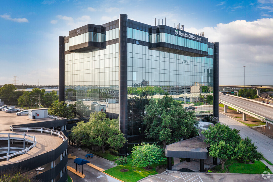 11811 North Freeway, Houston, TX for lease - Primary Photo - Image 1 of 28