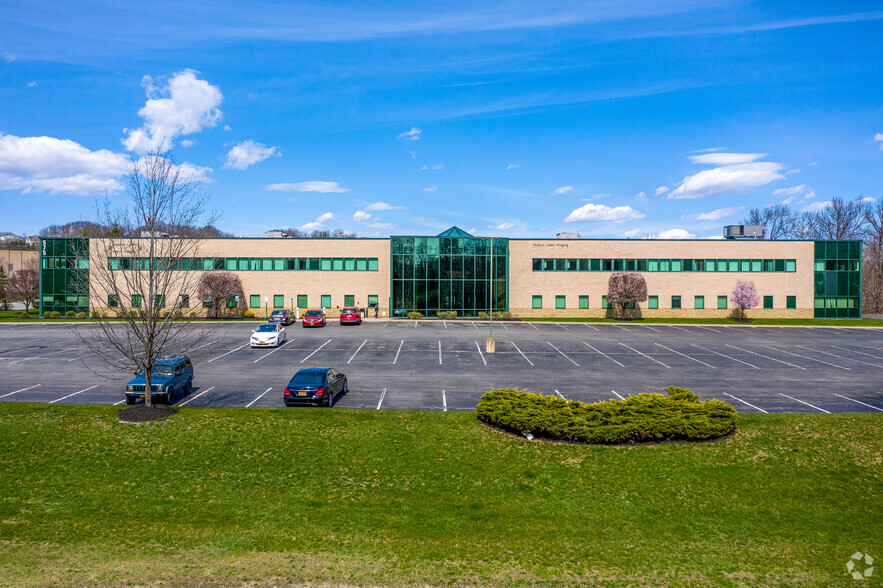 575 Hudson Valley Ave, New Windsor, NY for lease - Building Photo - Image 3 of 4