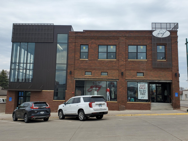 202 Bridge St W, Owatonna, MN for lease - Building Photo - Image 3 of 15