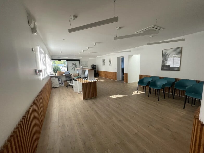 52 Avenue Georges Vacher, Rousset for lease - Interior Photo - Image 2 of 3