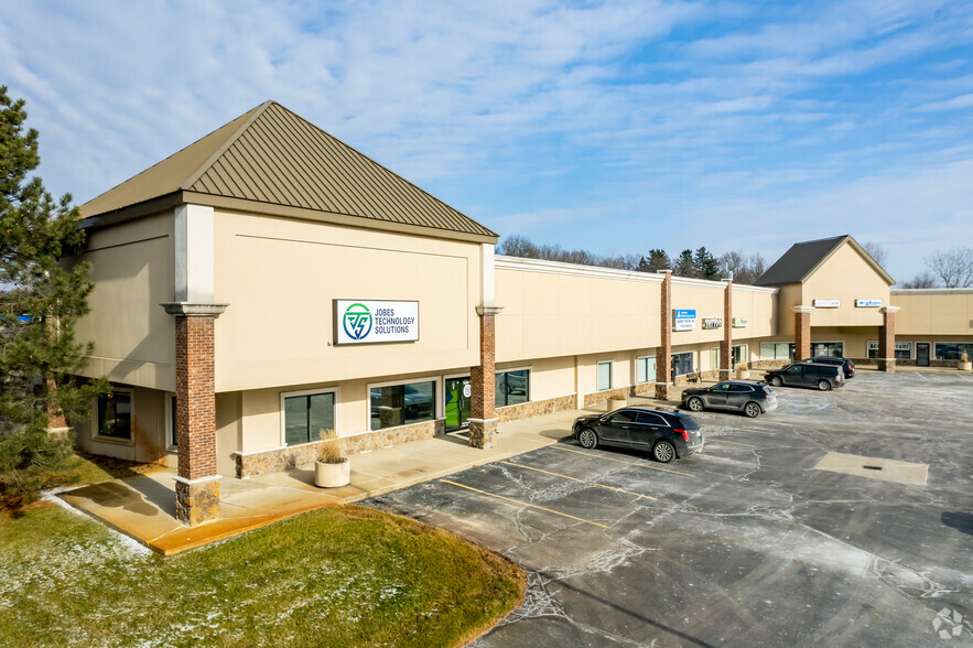 3043-3045 Grange Hall Rd, Holly, MI for lease - Building Photo - Image 3 of 16