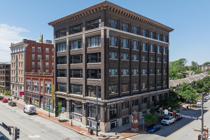 1000 Broadway Blvd, Kansas City, MO for lease - Primary Photo - Image 1 of 90