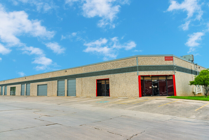 7492-7522 Reindeer Trl, San Antonio, TX for lease - Building Photo - Image 1 of 13