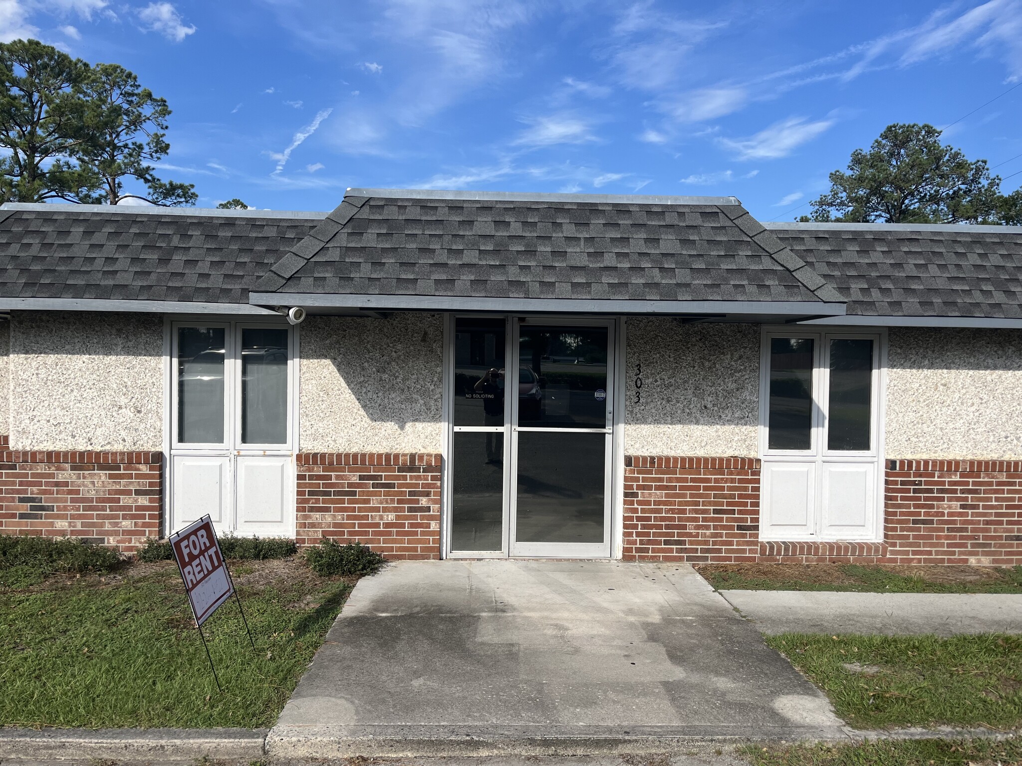 303 Pineview Dr, Waycross, GA for lease Building Photo- Image 1 of 13