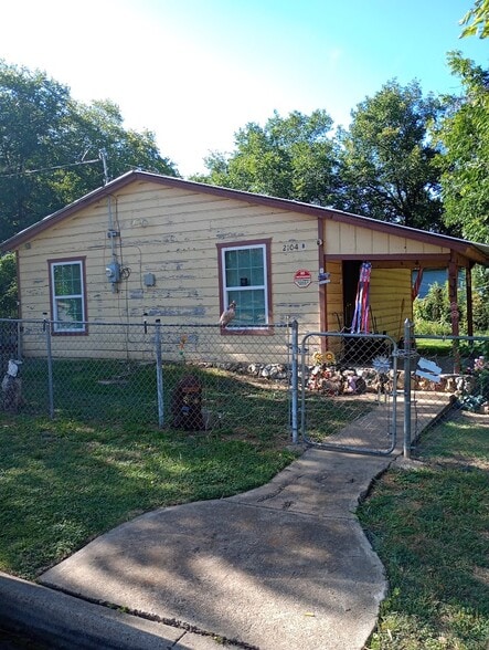2104 Taft St, Fort Worth, TX for sale - Primary Photo - Image 1 of 3