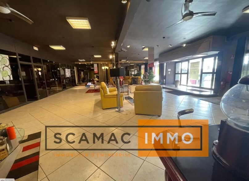 Retail in Port-de-Bouc for lease - Lobby - Image 1 of 4