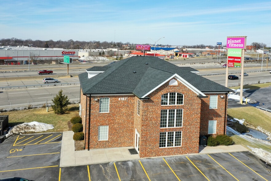 4171 Crescent Dr, Saint Louis, MO for lease - Building Photo - Image 3 of 11