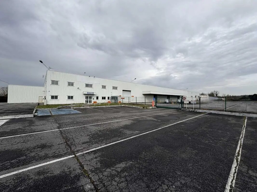 Office in Agnetz for lease Building Photo- Image 1 of 4