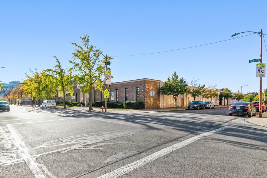 1511 Madison Ave, Toledo, OH for sale - Building Photo - Image 2 of 12