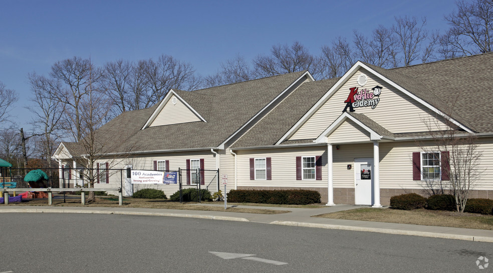 5952 Route 25A, Wading River, NY for sale - Primary Photo - Image 1 of 1