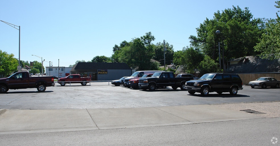 2015 W 43rd Ave, Kansas City, KS for sale - Primary Photo - Image 1 of 2