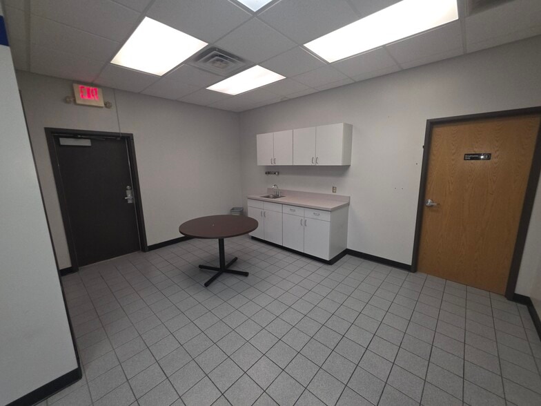 1519 S School Ave, Fayetteville, AR for lease - Building Photo - Image 3 of 9