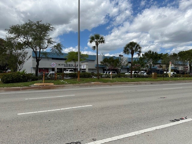 1711 N Powerline Rd, Pompano Beach, FL for lease - Building Photo - Image 1 of 8