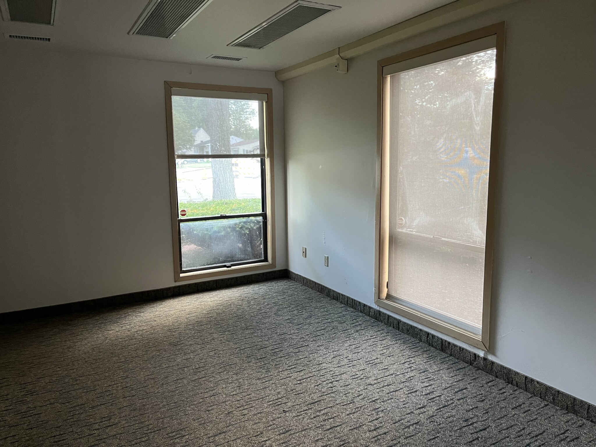 824 E Broad St, Elyria, OH for lease Interior Photo- Image 1 of 14