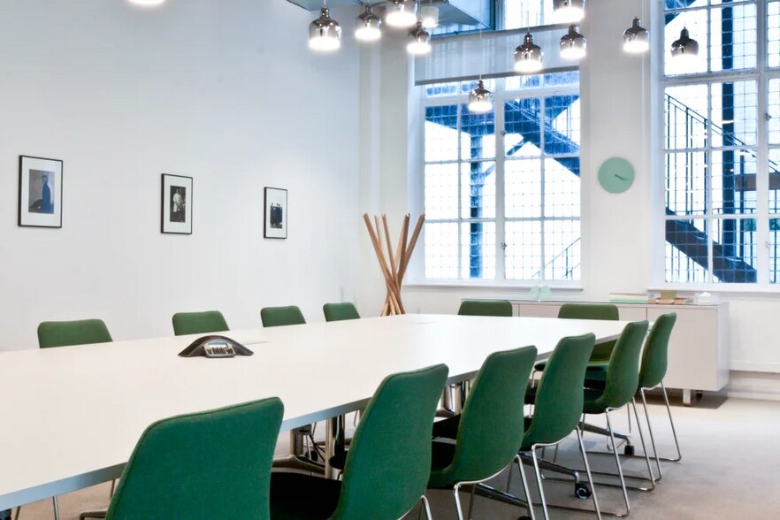 162 Oxford St, London for lease - Interior Photo - Image 3 of 12