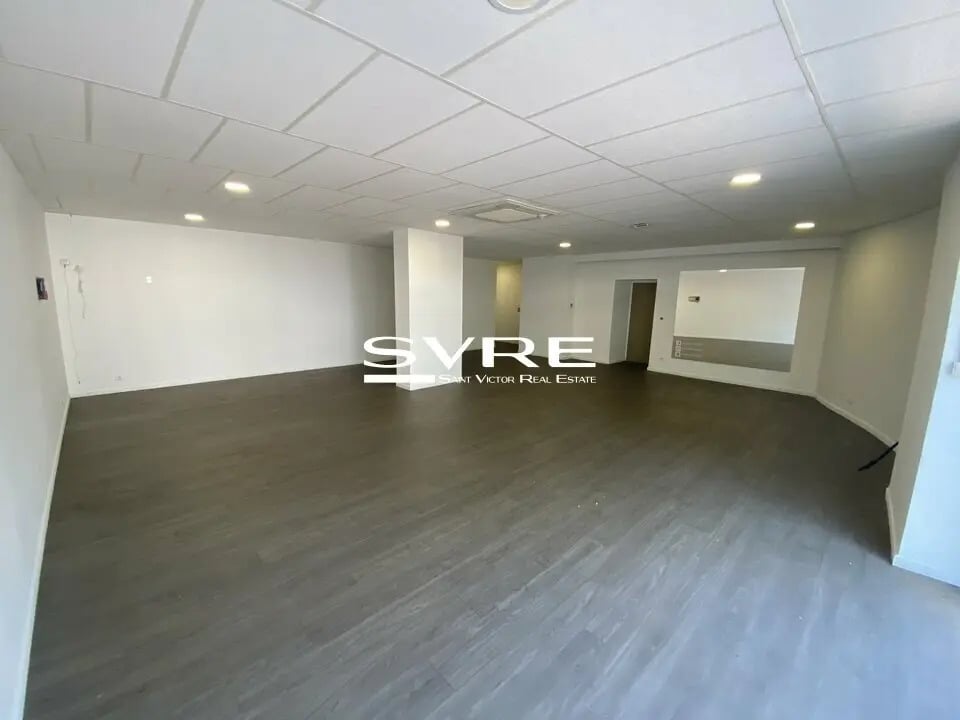 Retail in Vitrolles for lease Interior Photo- Image 1 of 7