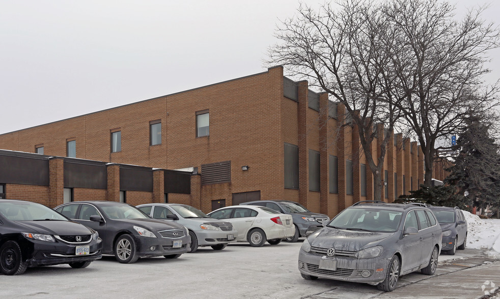 125 Norfinch Dr, Toronto, ON for lease - Building Photo - Image 2 of 8