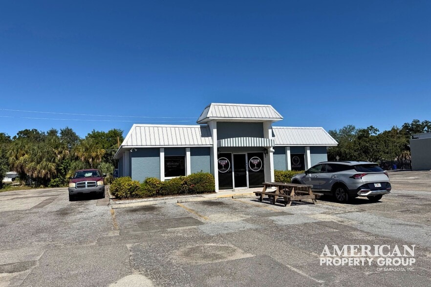 4459 Bee Ridge Rd, Sarasota, FL for sale - Building Photo - Image 2 of 13
