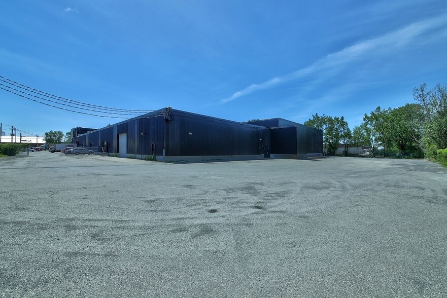 247-255 Montee De Liesse, Montréal, QC for sale - Building Photo - Image 3 of 14