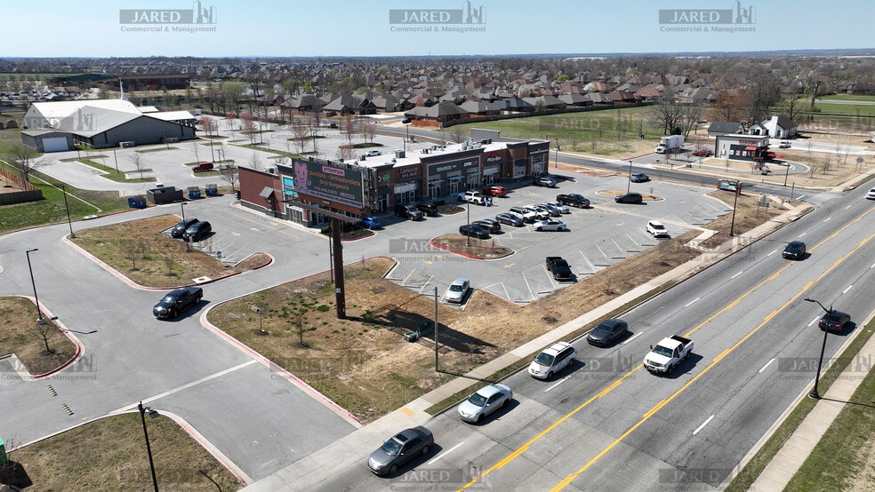 1001 SW Regional Airport Blvd, Bentonville, AR for lease - Building Photo - Image 2 of 22