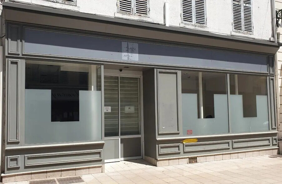 Retail in Rambouillet for lease - Building Photo - Image 1 of 2