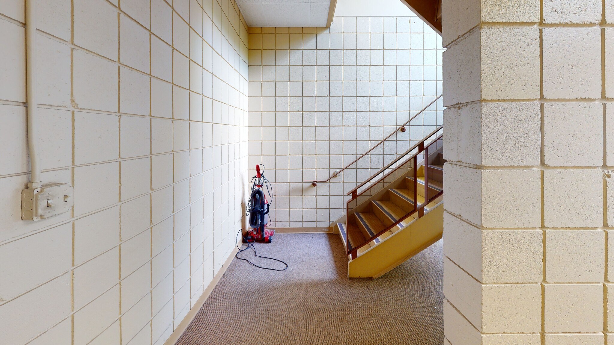 571 Holt Ave, Manchester, NH 03109 Office for Sale