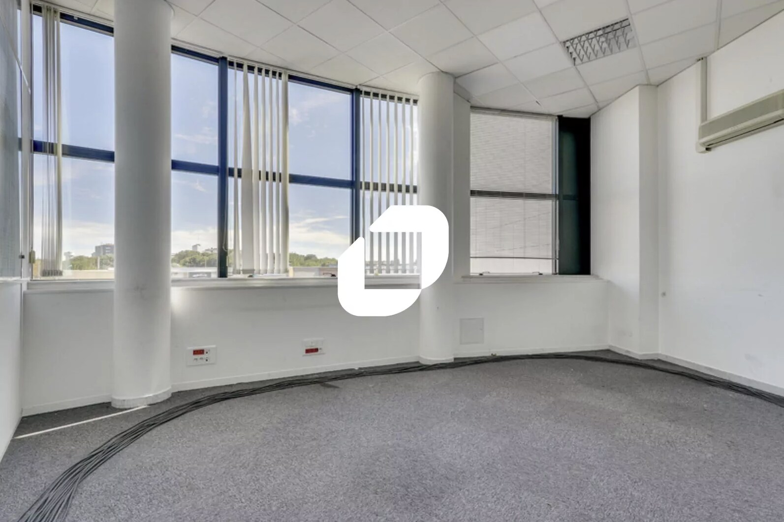Office in Champigny-sur-Marne for lease Interior Photo- Image 1 of 4
