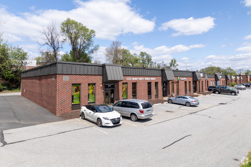 1546-1556 Delmar Dr, Folcroft, PA for lease - Primary Photo - Image 1 of 5