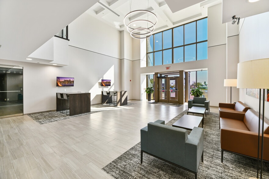 8425 Pulsar Pl, Columbus, OH for lease - Building Photo - Image 1 of 7