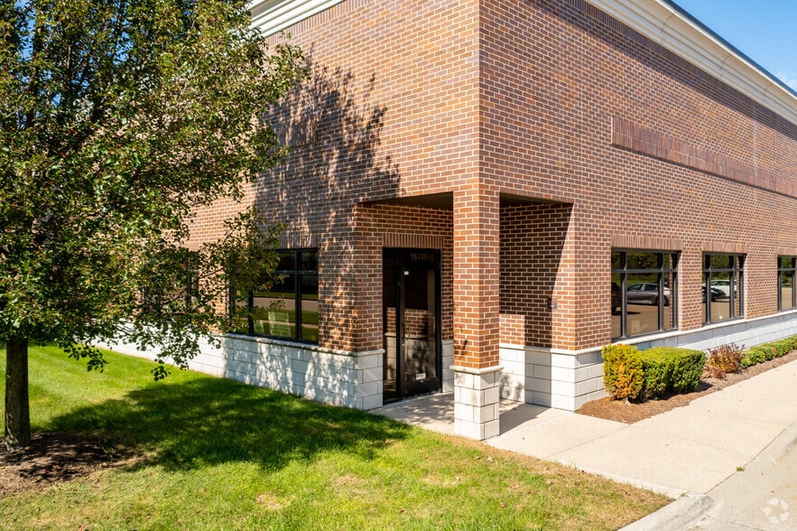 16145-16185 Leone Dr, Macomb Township, MI for lease - Building Photo - Image 3 of 7