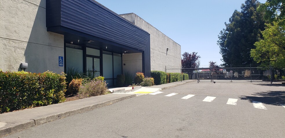 240 E Todd Rd, Santa Rosa, CA for lease - Building Photo - Image 1 of 3