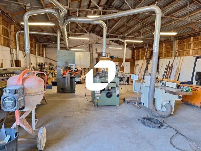 Flex in Sainte-Eulalie for lease - Building Photo - Image 2 of 7