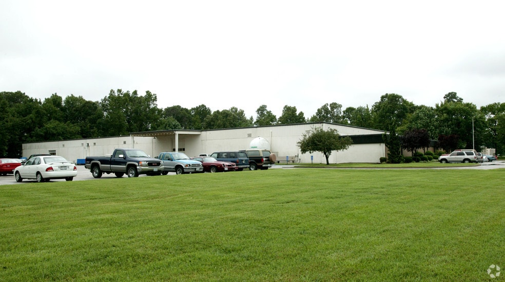 11844 Jefferson Ave, Newport News, VA for lease - Building Photo - Image 2 of 3