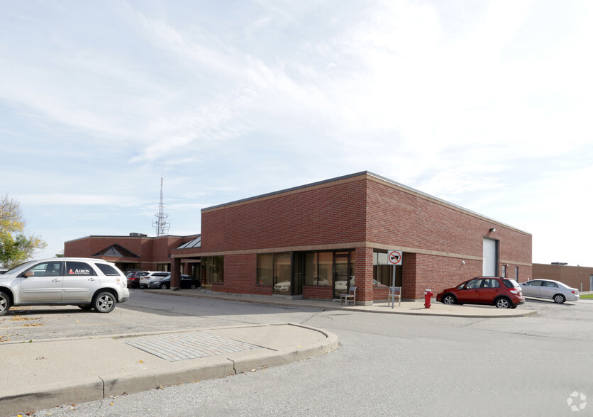 208 Britannia Rd E, Mississauga, ON for lease - Primary Photo - Image 1 of 2