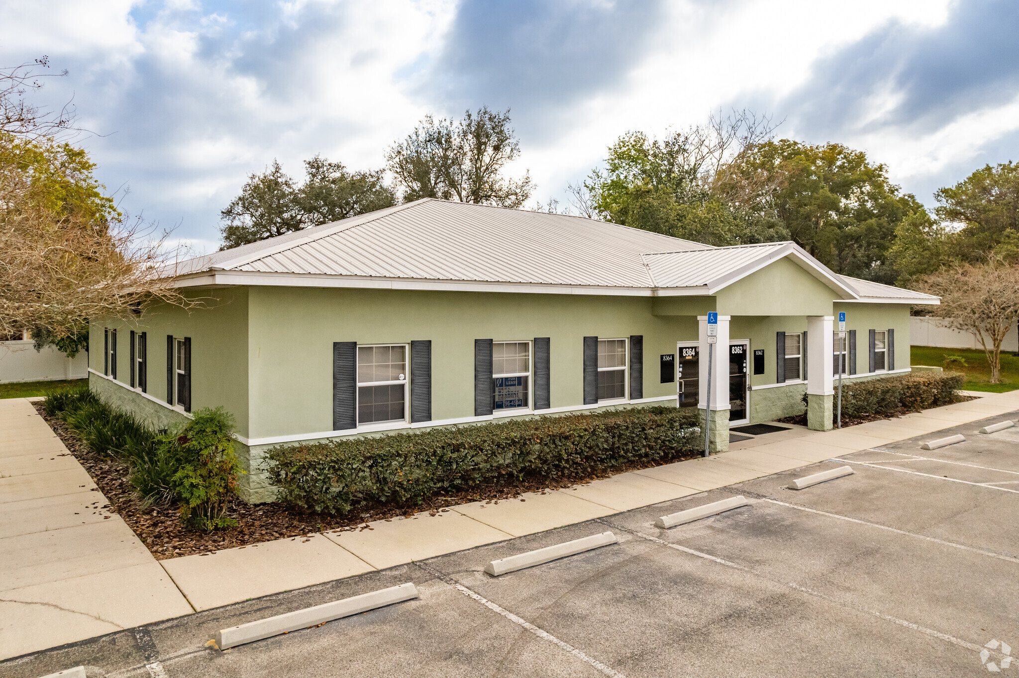 8362-8364 Forest Oaks Blvd, Spring Hill, FL for sale Primary Photo- Image 1 of 1