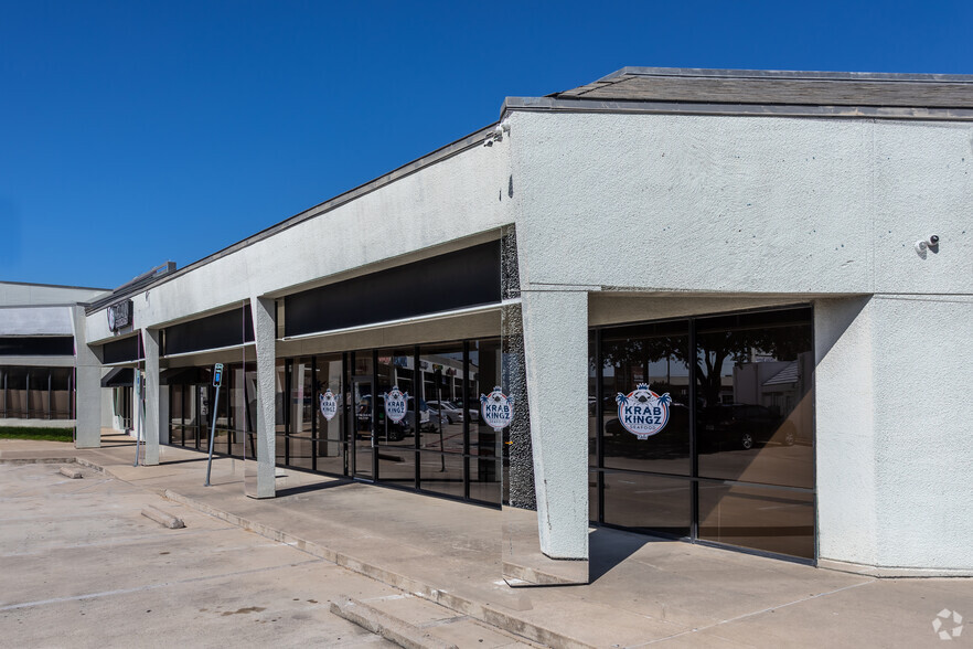 4043 E Trinity Mills Rd, Dallas, TX for lease - Building Photo - Image 3 of 6