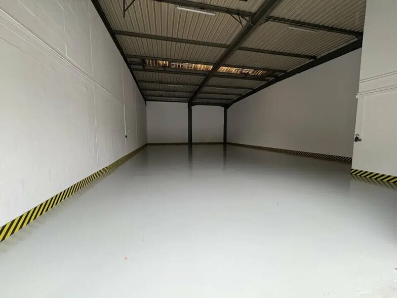 Office in Gonesse for lease - Interior Photo - Image 3 of 5