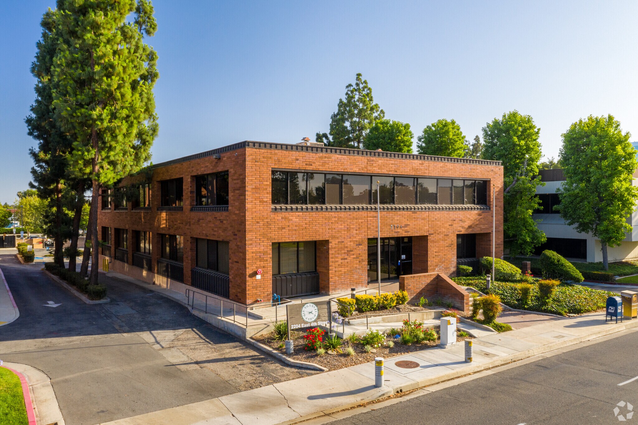 2204 E 4th St, Santa Ana, CA for sale Primary Photo- Image 1 of 1