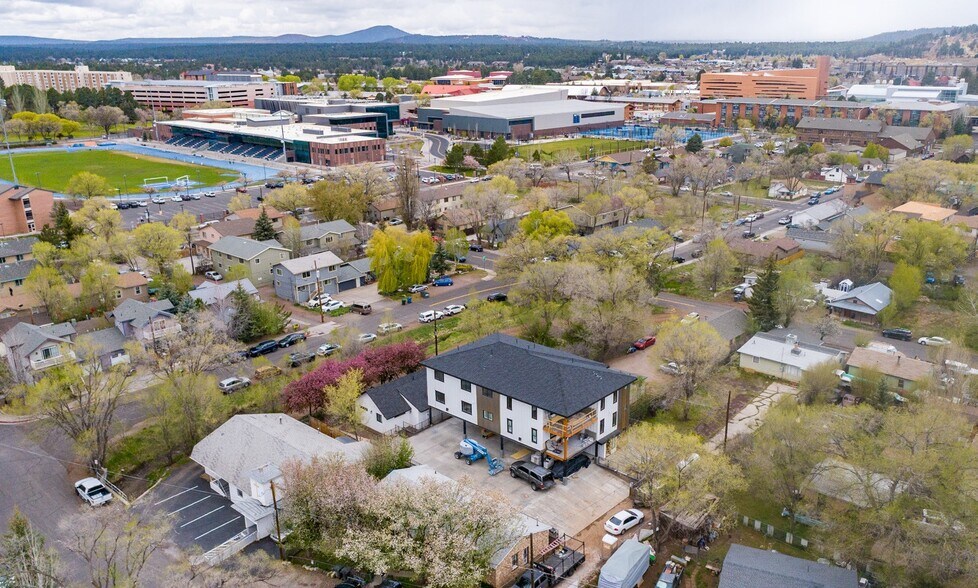 214 E Ellery Ave, Flagstaff, AZ for sale - Building Photo - Image 2 of 7