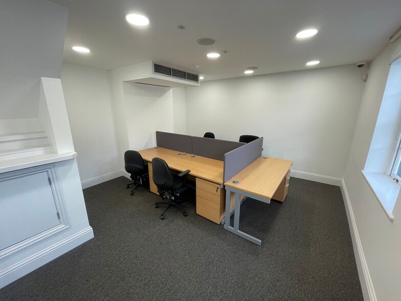 40 High St, West Malling for lease - Building Photo - Image 3 of 3