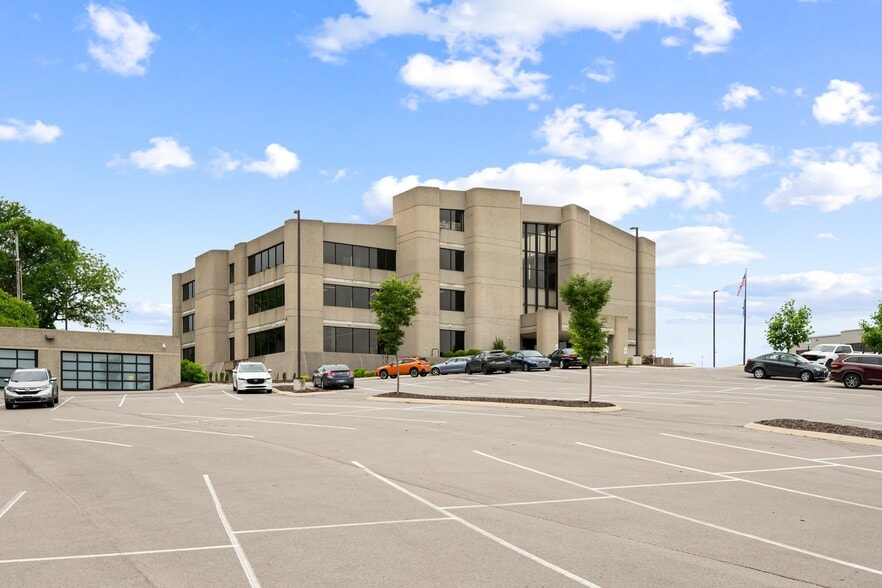 3340 Perimeter Hill Dr, Nashville, TN for lease - Building Photo - Image 3 of 49