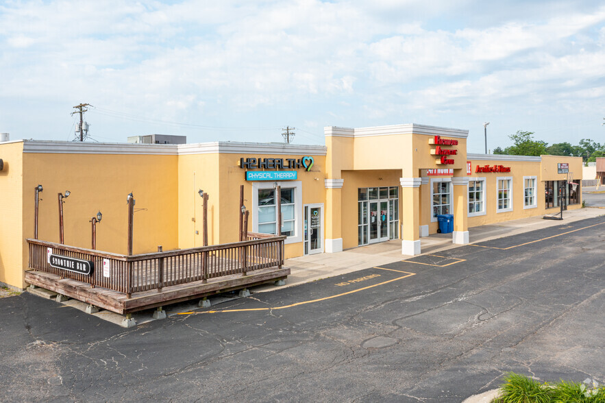 616-690 University Shopping Ctr, Richmond, KY for lease - Building Photo - Image 3 of 10