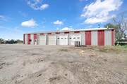 Versatile 4,158 sqft commercial building - Automotive Property