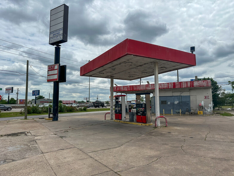 4921 North Freeway, Houston, TX for lease - Building Photo - Image 2 of 4